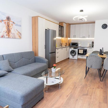 New Modern & Cozy Apartment With Free Private Parking And Ev Charging Station Varna Ngoại thất bức ảnh