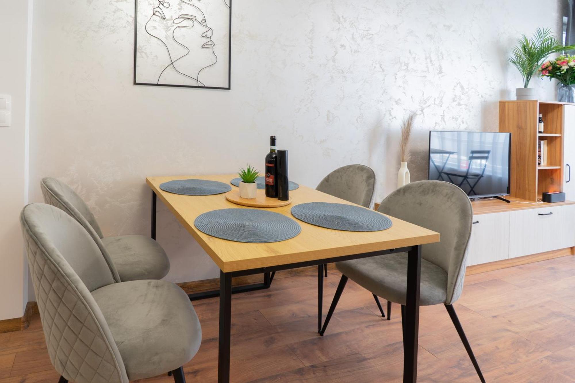 New Modern & Cozy Apartment With Free Private Parking And Ev Charging Station Varna Ngoại thất bức ảnh